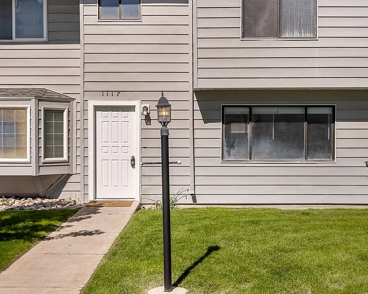 1117 Booth Dr — Photo 1