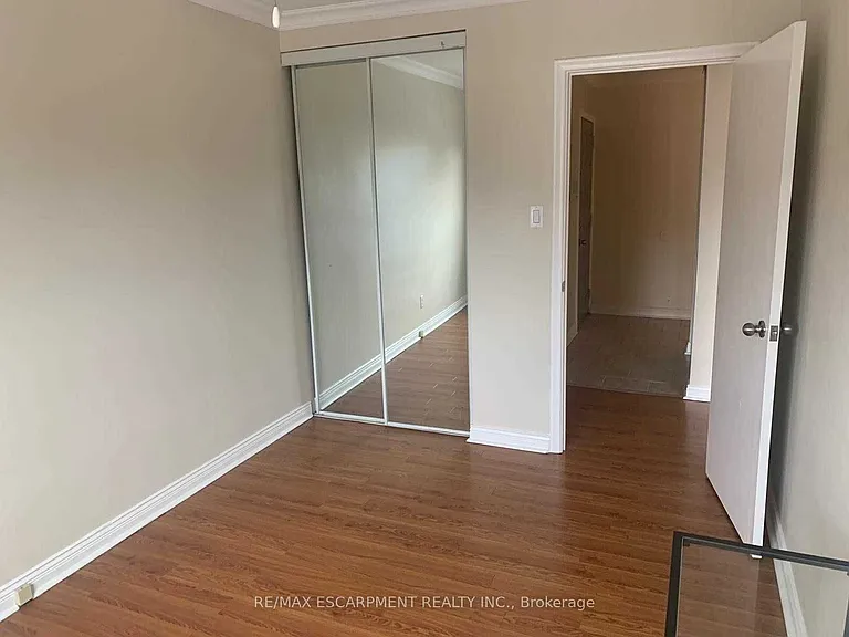 243 A Lakeshore Rd E #1 — Photo 3