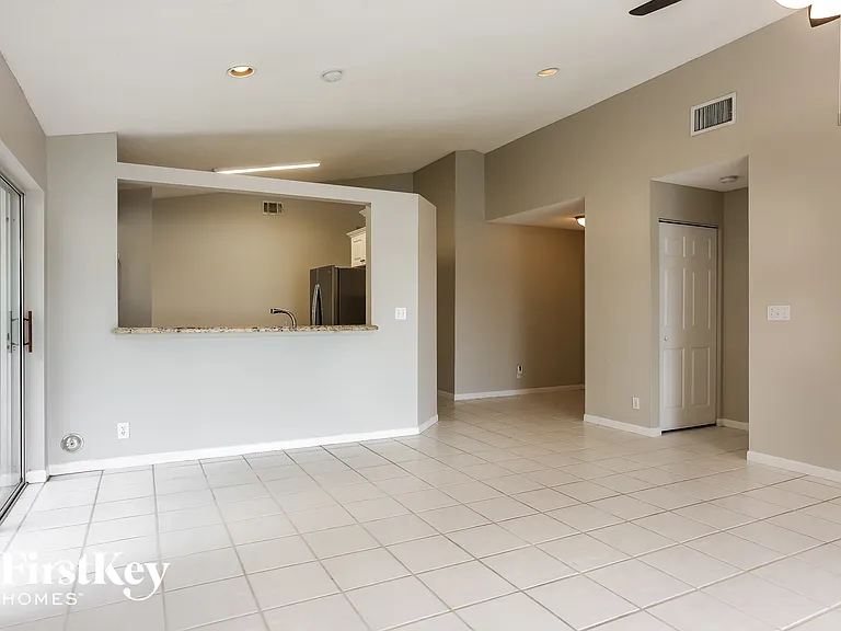 3202 W Buena Vista Dr — Photo 4