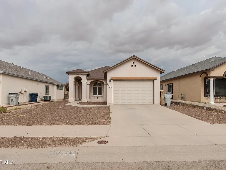 2232 Honour Point Pl — Photo 5