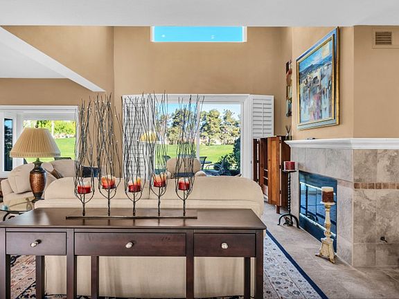 2nd image of 647 Vista Lago Cir N