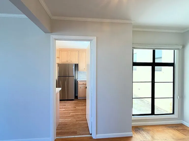 955 Lawton St — Photo 2