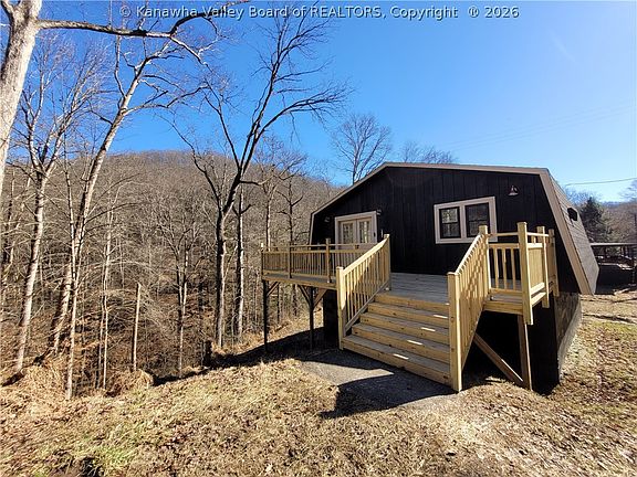 2nd image of 1662 Connell Rd