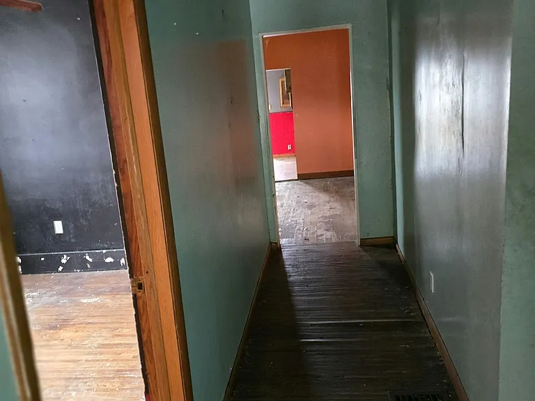 315 Marshall St — Photo 8