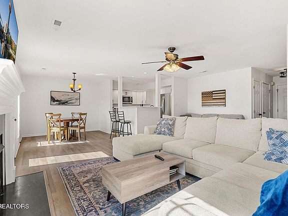 3rd image of 6922 Pemmbrooke Shire Ln