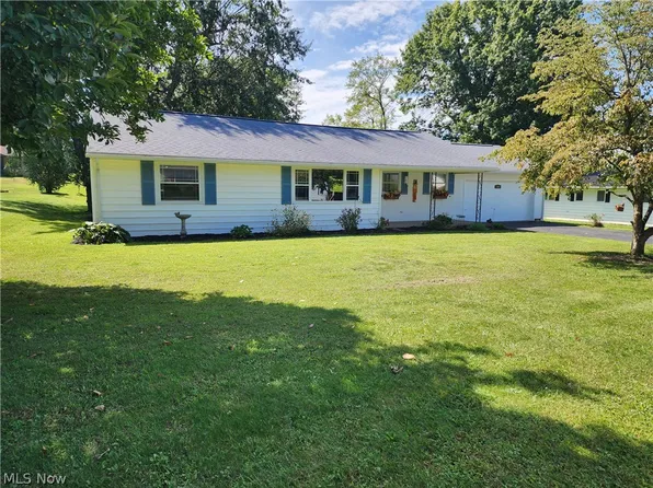1645 Woodland Dr, Coshocton, OH 43812
