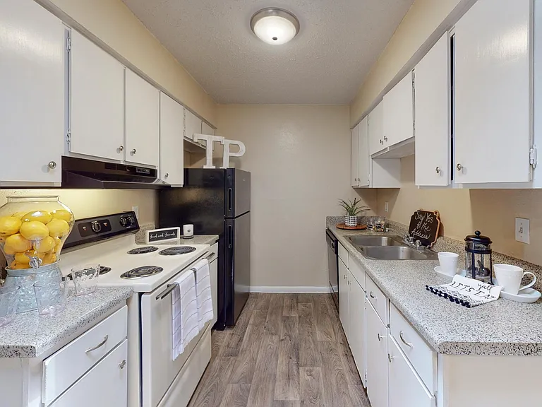 Tower Park Apartments — Photo 23