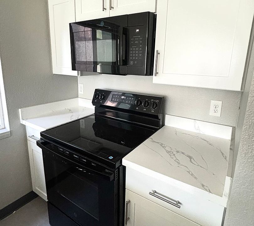 1st image of 716 NE 42nd St APT 1