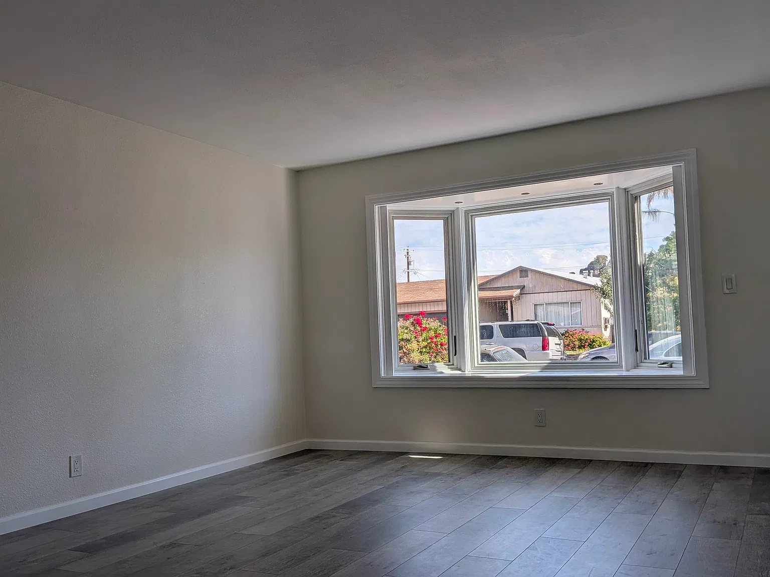 3 bed, 1151 sqft, $4,100 — Photo 4