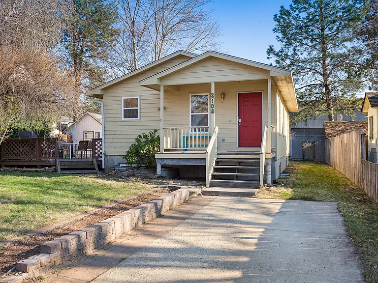 2108 E Lakeside Ave — Photo 17