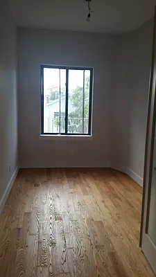 Rented by Space Link Realty | media 48