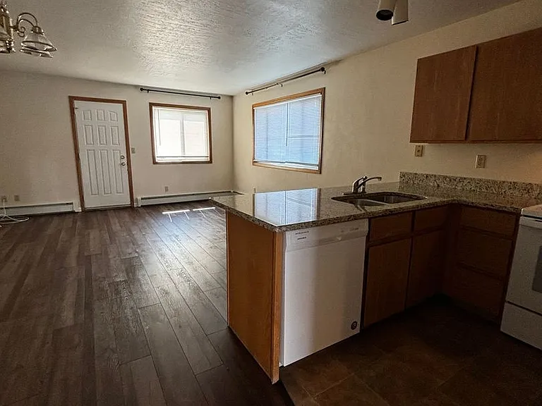 111 Tyler Way — Photo 4