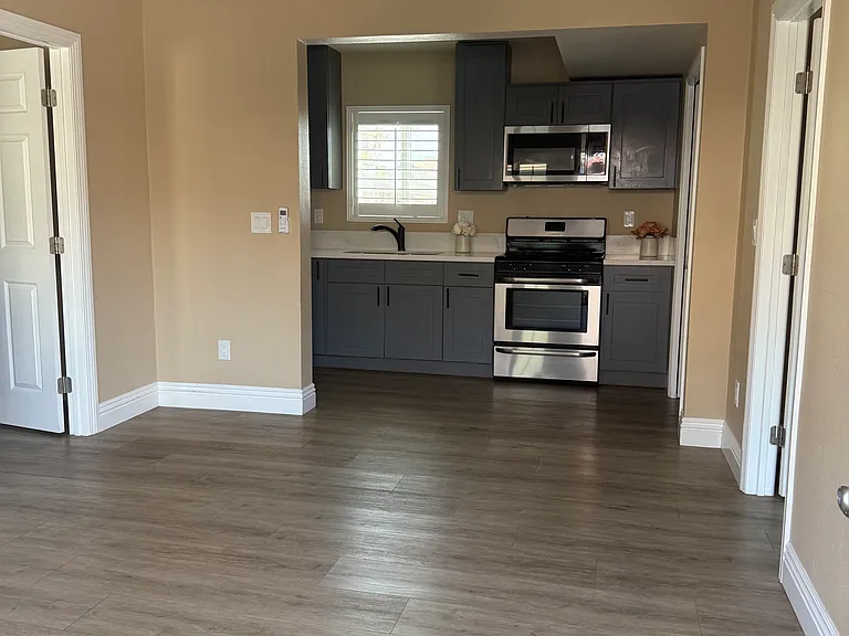 1702 S Mayflower Ave #U — Photo 8