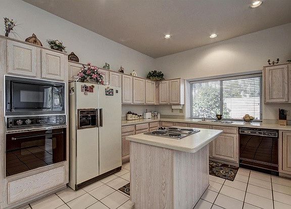3rd image of 2608 E Amberwood Dr