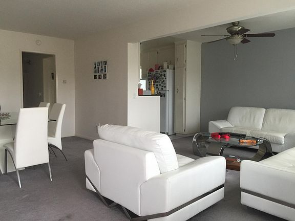 OPEN PLAN LIVING & DINING AREA