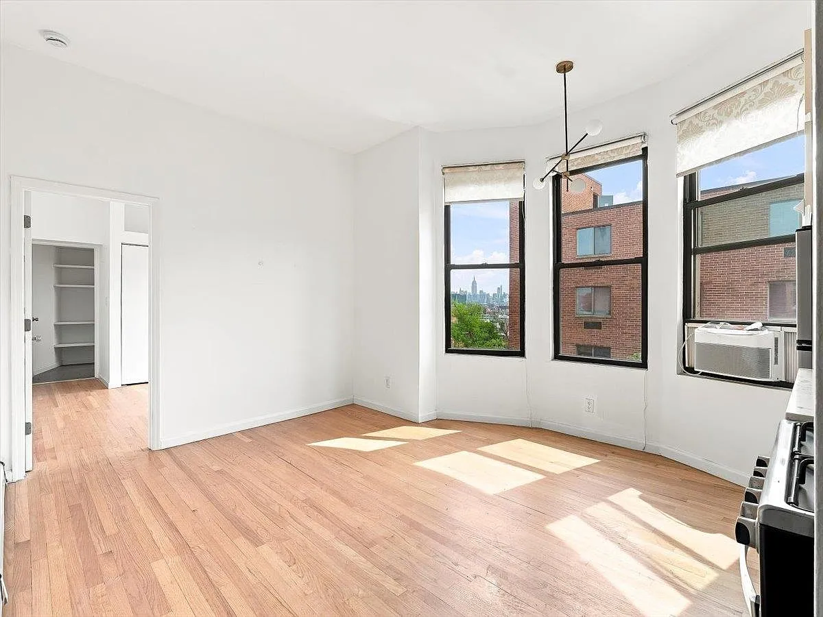 1 bed, 1.0 bath, $2,350 — Photo 2