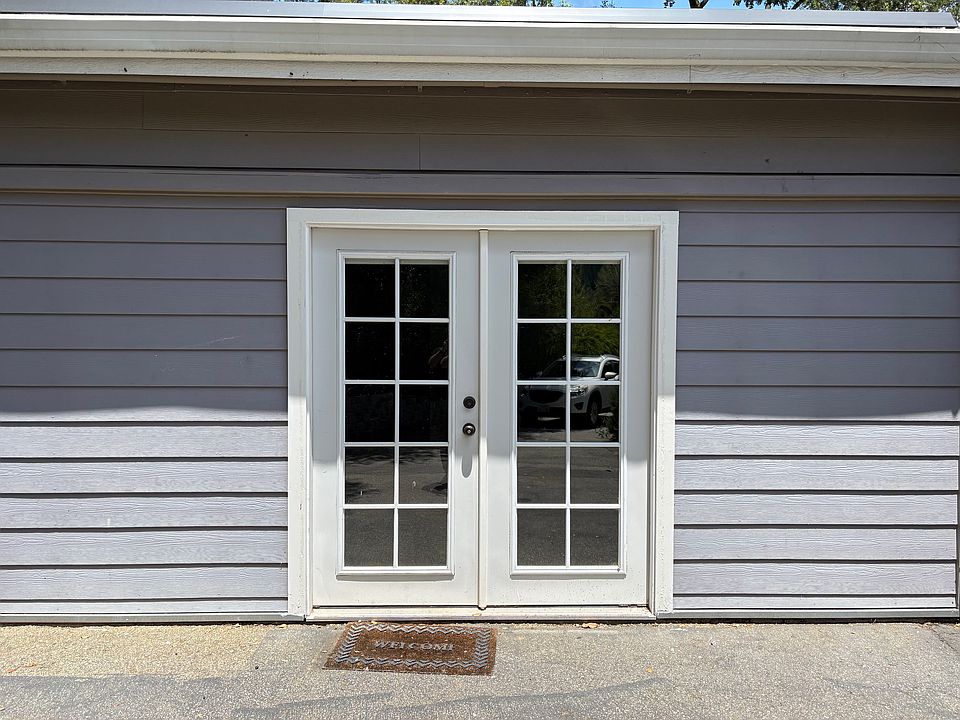 1st image of 190 Oak Knoll Ct #1