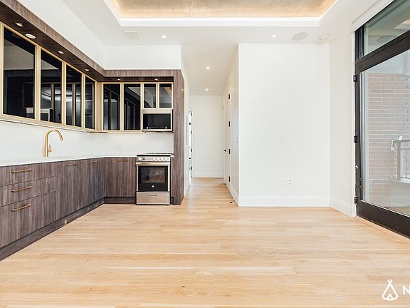 4th image of 329 Gates Ave #518