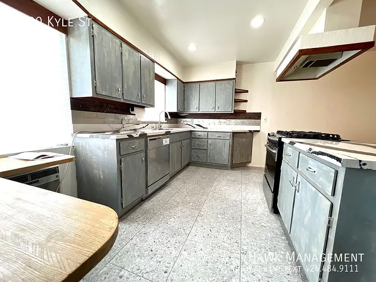 7900 Kyle St — Photo 6