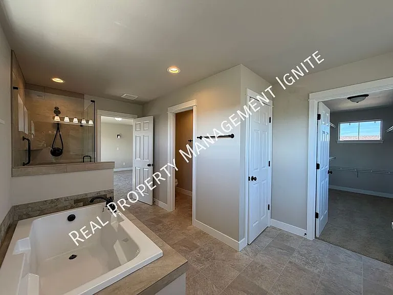 2713 NE Black Oak Pl — Photo 16