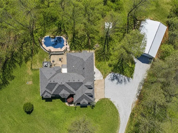 12912 Moore Ln, Gravette, AR 72736