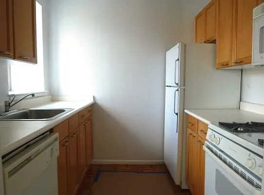 Rented by Siderow Residential Group | media 13