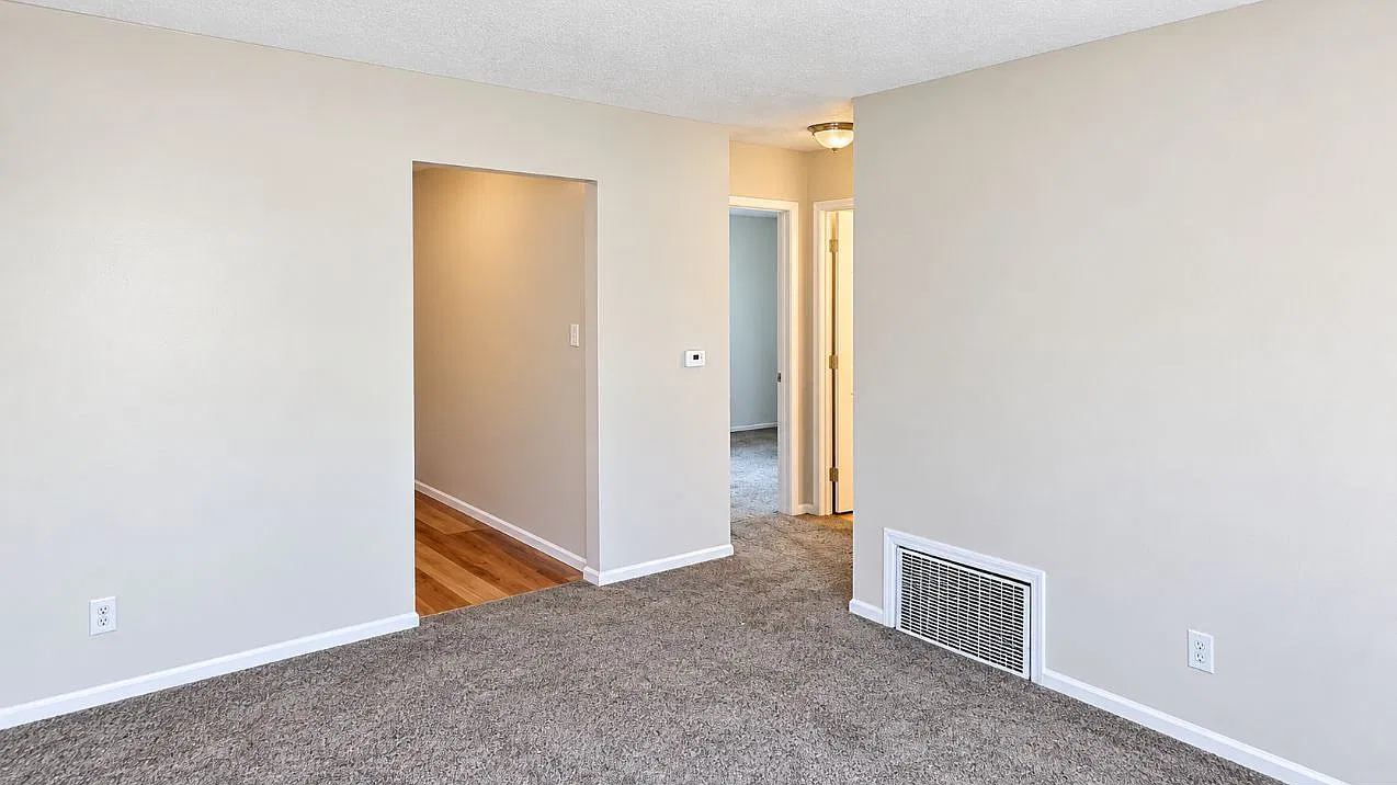 712 E Front St — Photo 2