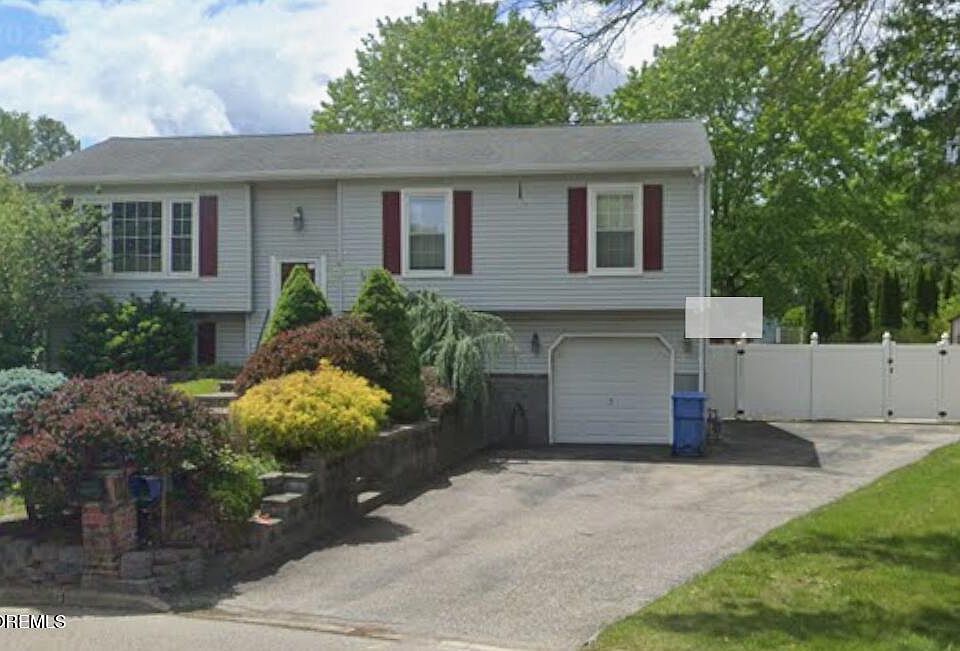 1st image of 105 Conrad Court