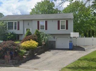 105 Conrad Ct, Manchester, NJ 08759