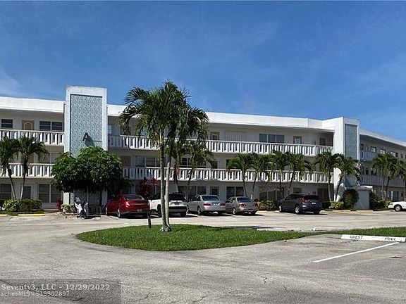 2nd image of 301 Wellington Dr E #A