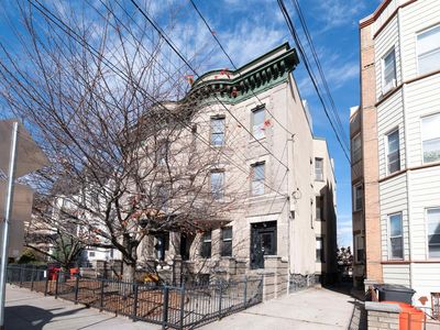312 Monastery Pl #3R, Union City, NJ, 07087