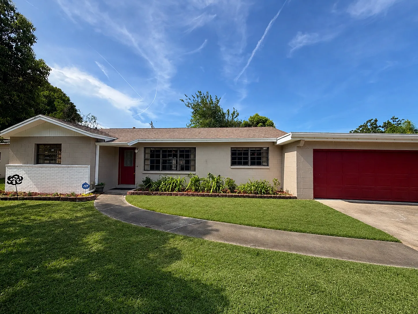 3 bed, 2.0 bath, 1197 sqft, $2,350 — Photo 1