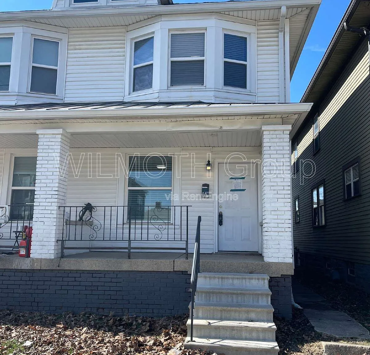 3 bed, 1.0 bath, 1300 sqft, $1,300 — Photo 1