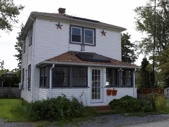 28 Crane St, Swansea, MA 02777