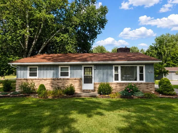 21991 Huron River Dr, New Boston, MI 48164