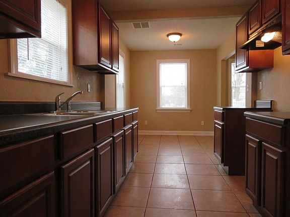 3rd image of 1042 Springdale St