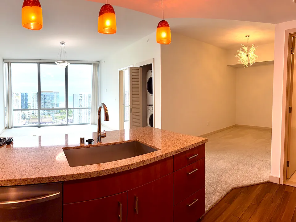 555 South St #4003