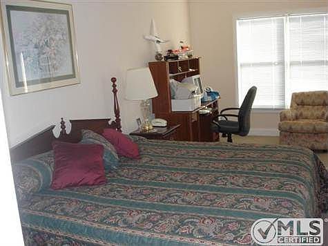 5th image of 518 Bryan Dr
