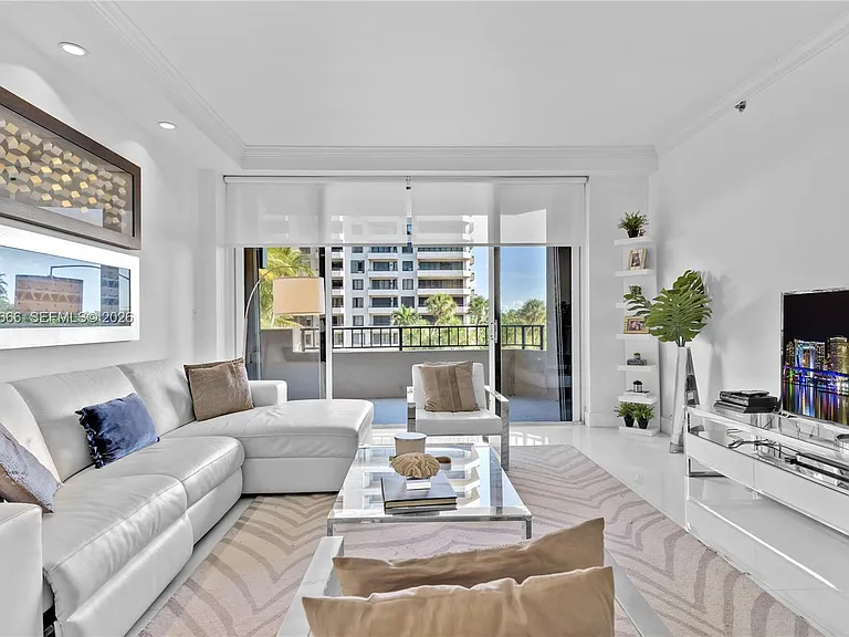 251 Crandon Blvd #322 — Photo 3