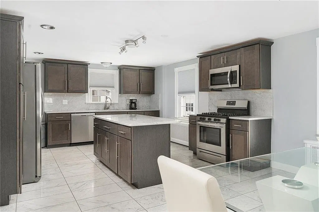 2 bed, 1196 sqft, $2,500 — Photo 3