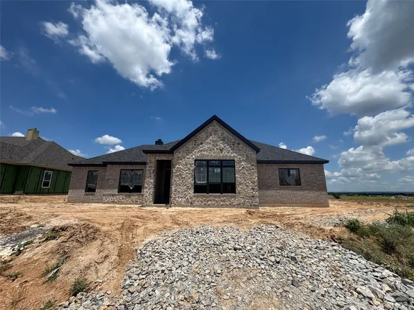 148 Legends Way, Bridgeport, TX 76426