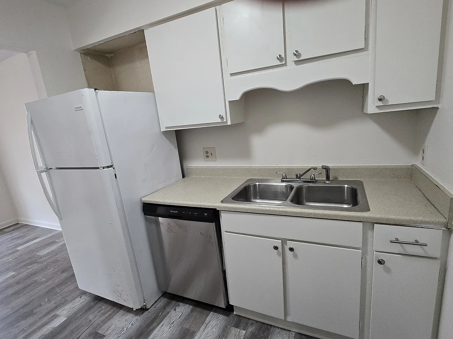 2 bed, 1.5 bath, 880 sqft, $980 — Photo 2