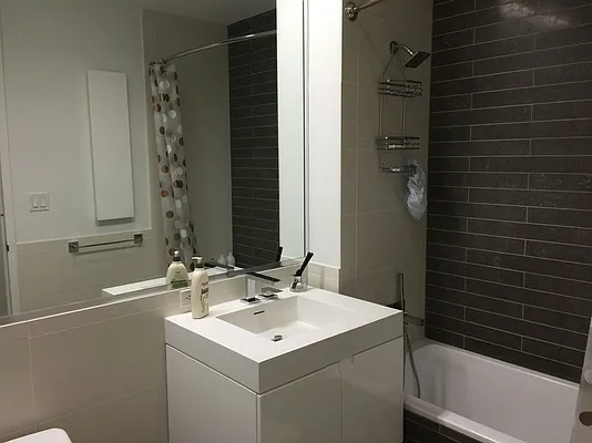 Rented by Chase Global Realty Corp | media 4