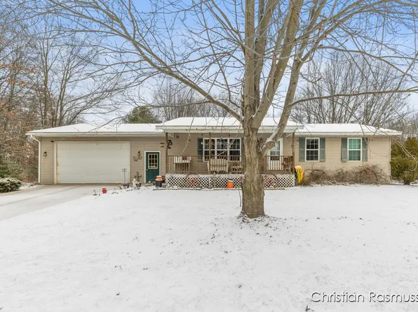 11109 Adams Hall Dr, Greenville, MI 48838