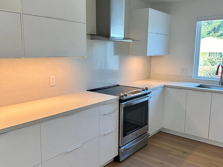 1376 Geneva Ave — Photo 7