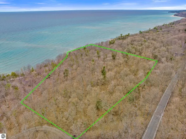 Old Trl, Harbor Springs, MI 49740