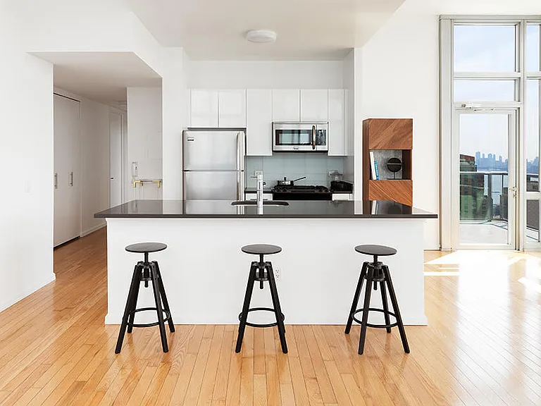 4615 Center Blvd #507 — Photo 8