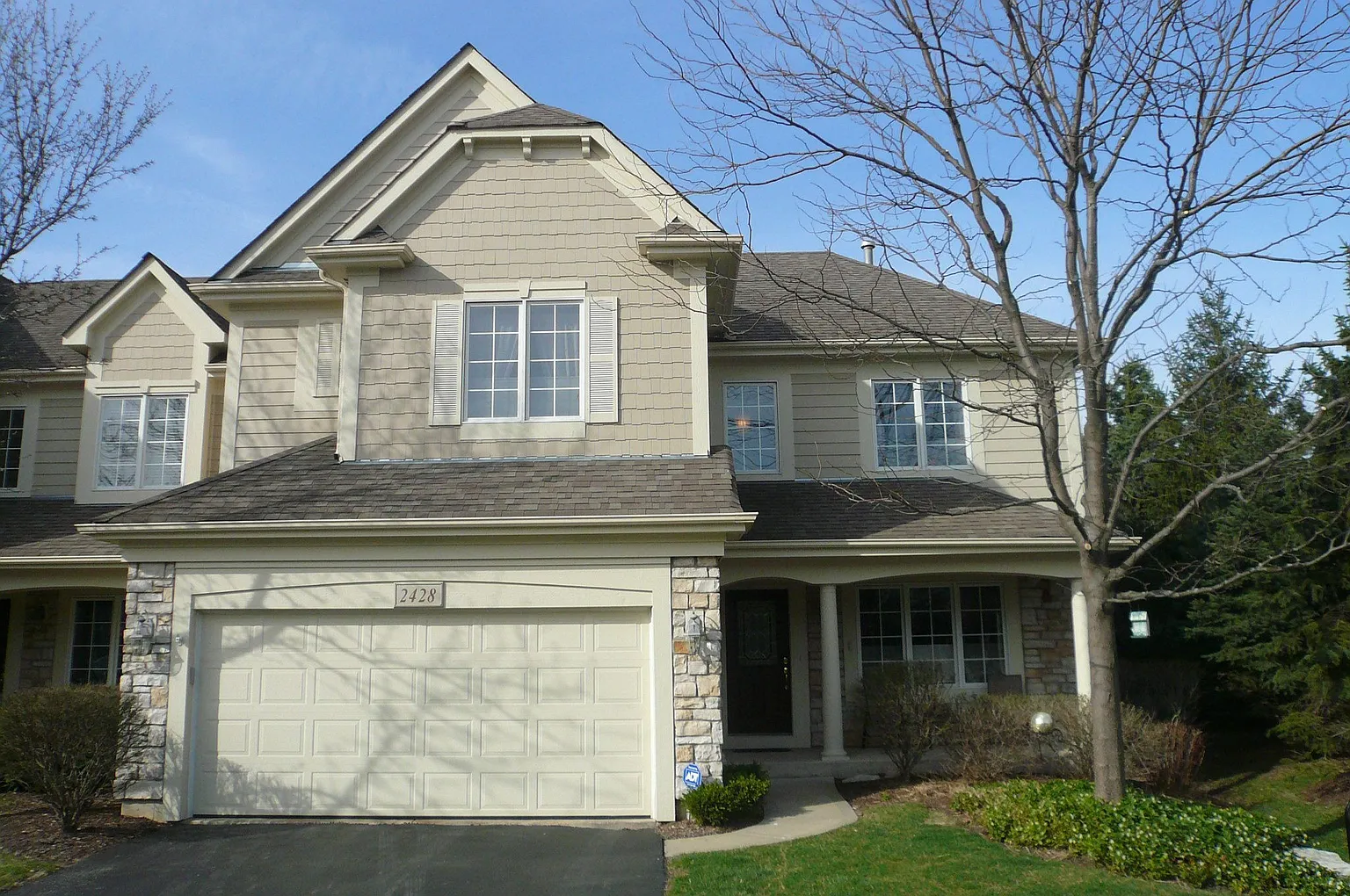 2428 Woodglen Dr photo 1