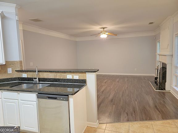 3rd image of 5855 Rives Dr