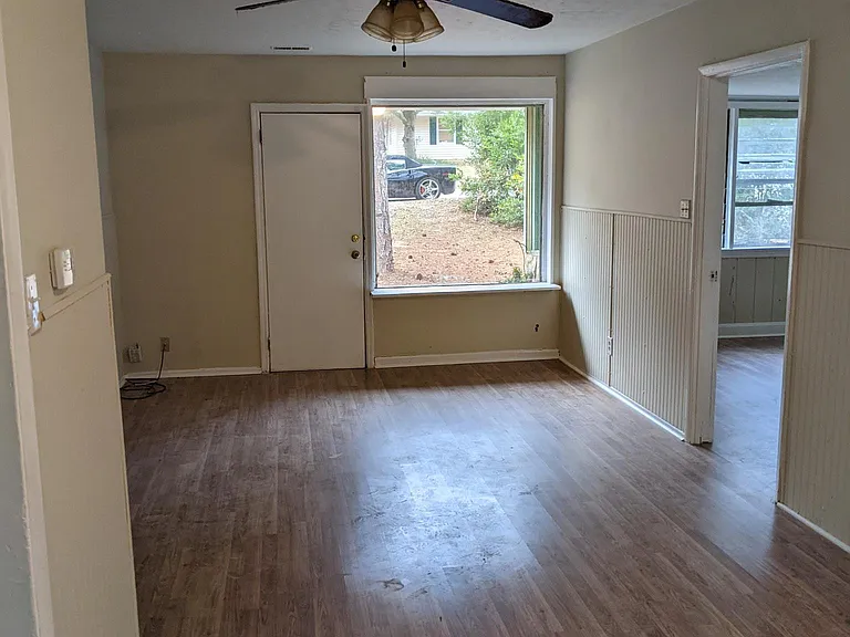 791 Sommers Ave NE — Photo 2
